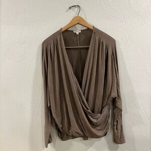Women’s Kylie Paige khaki XL long sleeve blouse.